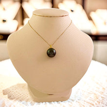 Load image into Gallery viewer, 14k Yellow Gold Flower-Cap Black Tahitian Pearl Pendant