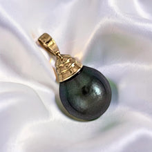 Load image into Gallery viewer, 14k Yellow Gold Bell-Style Black Tahitian Pearl Pendant