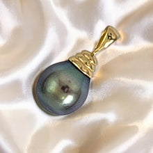 Load image into Gallery viewer, 14k Gold Bell Black-Green Tahitian Pearl Pendant