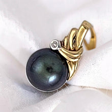 Load image into Gallery viewer, 14k Gold Wing-Bale Black Tahitian Pearl &amp; Diamond Pendant