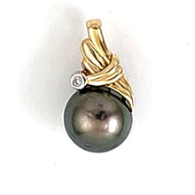 Load image into Gallery viewer, 14k Gold Wing-Bale Black Tahitian Pearl &amp; Diamond Pendant