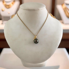 Load image into Gallery viewer, 14k Gold Wing-Bale Black Tahitian Pearl &amp; Diamond Pendant