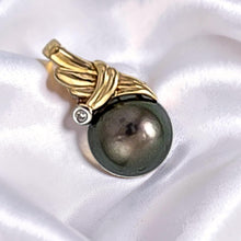 Load image into Gallery viewer, 14k Gold Wing-Bale Black Tahitian Pearl &amp; Diamond Pendant
