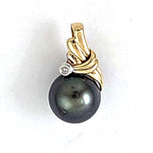 Load image into Gallery viewer, 14k Gold Wing-Bale Black Tahitian Pearl &amp; Diamond Pendant