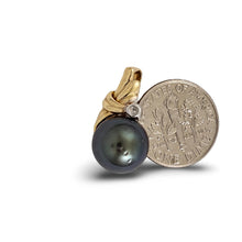Load image into Gallery viewer, 14k Gold Wing-Bale Black Tahitian Pearl &amp; Diamond Pendant