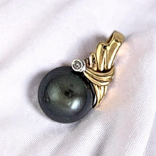 Load image into Gallery viewer, 14k Gold Wing-Bale Black Tahitian Pearl &amp; Diamond Pendant