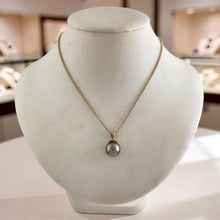 Load image into Gallery viewer, 14k Yellow Gold Flowery-Cap &amp; Diamond Smoke Tahitian Pearl Pendant