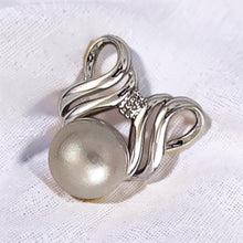 Load image into Gallery viewer, 14k White Gold &amp; Diamond Grey-Tone Tahitian Pearl Pendant