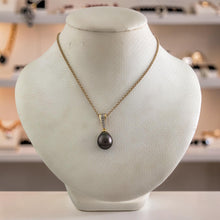 Load image into Gallery viewer, Black Tahitian Pearl Pendant with Yellow Gold &amp; Diamond Stripe