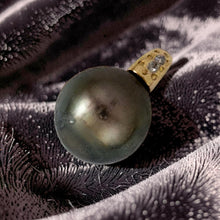 Load image into Gallery viewer, 14k Yellow Gold Dimpled-Bail &amp; Diamond Black Tahitian Pearl Pendant