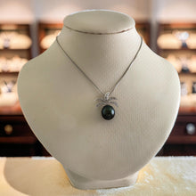 Load image into Gallery viewer, 14k White Gold Pineapple-Bale &amp; 16-Diamond Black Tahitian Pearl Pendant