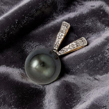 Load image into Gallery viewer, 14k Solid Yellow Gold Rabbit-Ear &amp; Diamond Black Tahitian Pearl Pendant