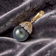 Load image into Gallery viewer, 14k Yellow Gold &amp; 6-Diamond Black Tahitian Pearl Pendant