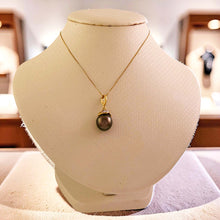 Load image into Gallery viewer, 14k Yellow Gold &amp; 8-Diamond Black Tahitian Pearl Pendant