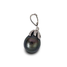Load image into Gallery viewer, 14k White Gold Flowery-Cup Bale &amp; Diamond Black Tahitian Pearl Pendant