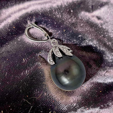 Load image into Gallery viewer, 14k White Gold Flowery-Cup Bale &amp; Diamond Black Tahitian Pearl Pendant