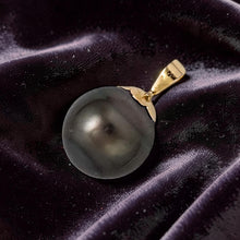 Load image into Gallery viewer, Genuine Black Tahitian Pearl &amp; 14k Yellow Gold Flower-Bale Pendant