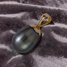 Load image into Gallery viewer, 14k Yellow Gold Flower-Bale Peacock Tahitian Pearl Pendant