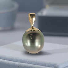 Load image into Gallery viewer, 14k Yellow Gold Flower-Bale &amp; 10.3×12 mm Peacock Tahitian Pearl Pendant