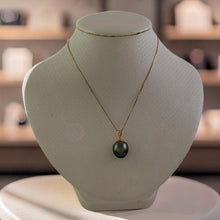 Load image into Gallery viewer, 14k Yellow Gold Flower-Bale Peacock Tahitian Pearl Pendant