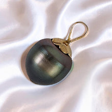 Load image into Gallery viewer, 14k Yellow Gold Flower-Bale Peacock Tahitian Pearl Pendant