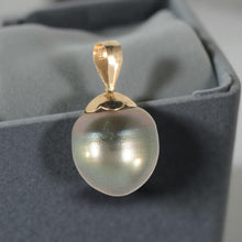 Load image into Gallery viewer, 14k Yellow Gold Flower-Bale Peacock Tahitian Pearl Pendant