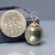 Load image into Gallery viewer, 14k Yellow Gold Flower-Bale Peacock Tahitian Pearl Pendant