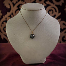 Load image into Gallery viewer, 14k Yellow Gold Flower-Bale Pale-Black Tahitian Pearl Pendant