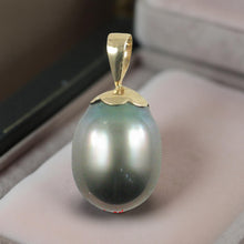 Load image into Gallery viewer, Genuine Black Tahitian Pearl &amp; 14k Yellow Gold Flower-Bale Pendant