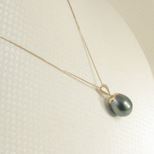 Load image into Gallery viewer, 14k Solid Yellow Gold Flower Bale Genuine Black-Green Tahitian Pearl Pendant