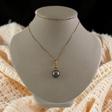 Load image into Gallery viewer, Black Gray Tahitian Pearl &amp; 14k Yellow Gold Flowery-Cap Bale with 6 Diamonds Pendant