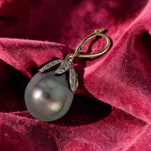 Load image into Gallery viewer, Baroque Black-Green Tahitian Pearl &amp; 14k Yellow Gold Flowery-Cap Pendant
