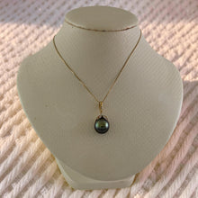 Load image into Gallery viewer, 14k Yellow Gold Flowery-Cap Enhance Bale &amp; Diamond Baroque Tahitian Pearl Pendant