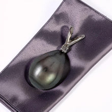 Load image into Gallery viewer, 14k White Gold Single-Diamond Baroque Black Tahitian Pearl Pendant
