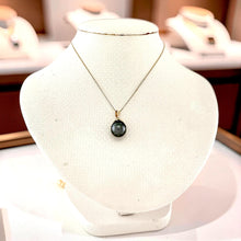 Load image into Gallery viewer, Black Tahitian Pearl &amp; Diamond Star-Bale in 14k Yellow Gold
