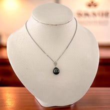 Load image into Gallery viewer, 14kw Plumeria-Bale Black Tahitian Pearl Pendant