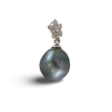 Load image into Gallery viewer, 14kw Plumeria-Bale Black Tahitian Pearl Pendant