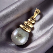 Load image into Gallery viewer, Swirl-Design Baroque Tahitian Pearl Pendant