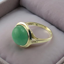 Load image into Gallery viewer, Green Jade Round Cabochon Solitaire in Solid 14K Gold