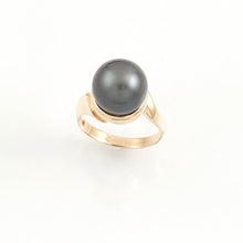 Load image into Gallery viewer, Genuine Black Tahitian Pearl 14K Yellow Gold Solitaire Ring