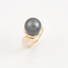 Load image into Gallery viewer, Genuine Black Tahitian Pearl 14K Yellow Gold Solitaire Ring