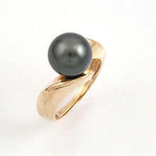 Load image into Gallery viewer, Natural Black Tahitian Pearl 14K Yellow Gold Solitaire Ring