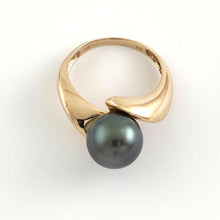 Load image into Gallery viewer, Natural Black Tahitian Pearl 14K Yellow Gold Solitaire Ring
