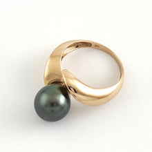 Load image into Gallery viewer, Natural Black Tahitian Pearl 14K Yellow Gold Solitaire Ring