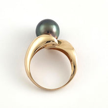 Load image into Gallery viewer, Natural Black Tahitian Pearl 14K Yellow Gold Solitaire Ring
