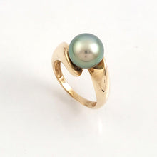 Load image into Gallery viewer, Peacock Green Tahitian Pearl 14K Yellow Gold Solitaire Ring