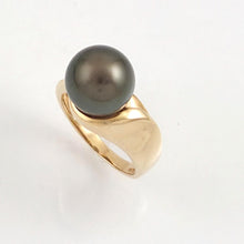 Load image into Gallery viewer, 14K Yellow Gold Black Tahitian Pearl Solitaire Ring