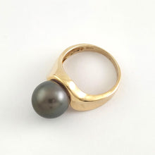 Load image into Gallery viewer, 14K Yellow Gold Black Tahitian Pearl Solitaire Ring