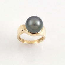 Load image into Gallery viewer, Black Tahitian Pearl Ring 14K Yellow Gold Solitaire
