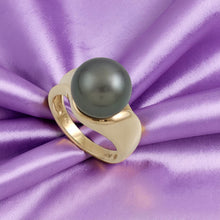 Load image into Gallery viewer, Black Tahitian Pearl Ring 14K Yellow Gold Solitaire